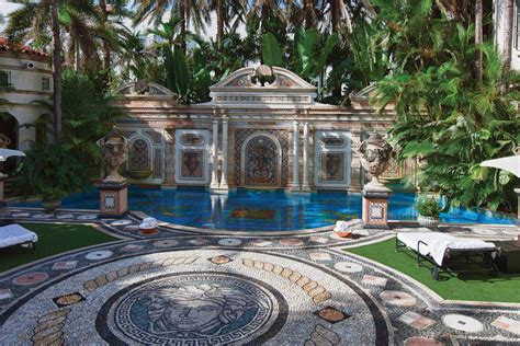 where did versace live in miami|where did gianni versace live.